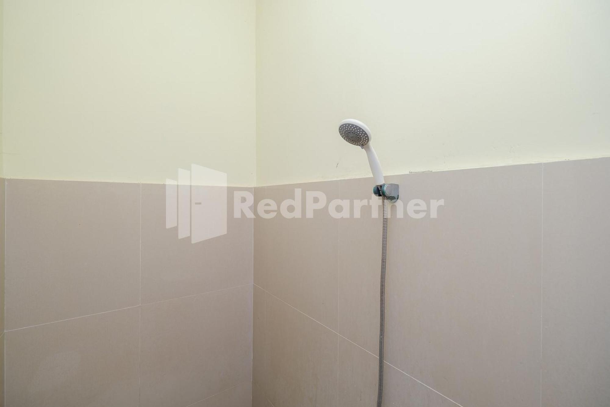 Grand Kencana Guesthouse Syariah Near Wisata Bahari Lamongan Paciran Екстериор снимка