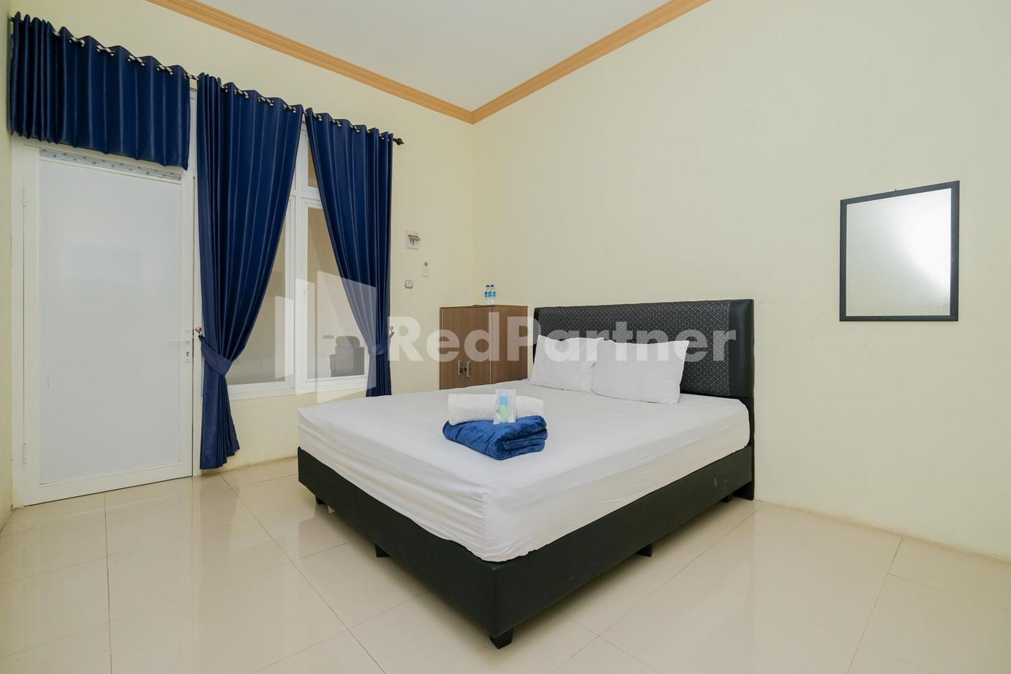 Grand Kencana Guesthouse Syariah Near Wisata Bahari Lamongan Paciran Екстериор снимка
