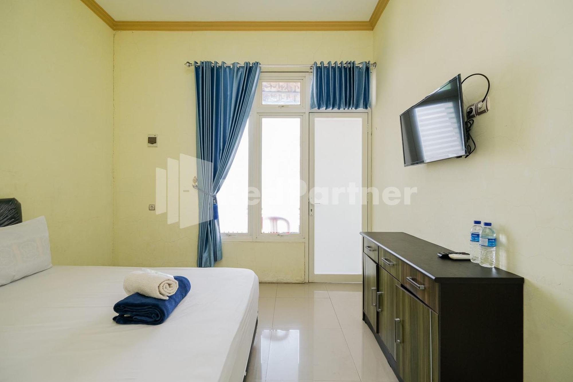 Grand Kencana Guesthouse Syariah Near Wisata Bahari Lamongan Paciran Екстериор снимка