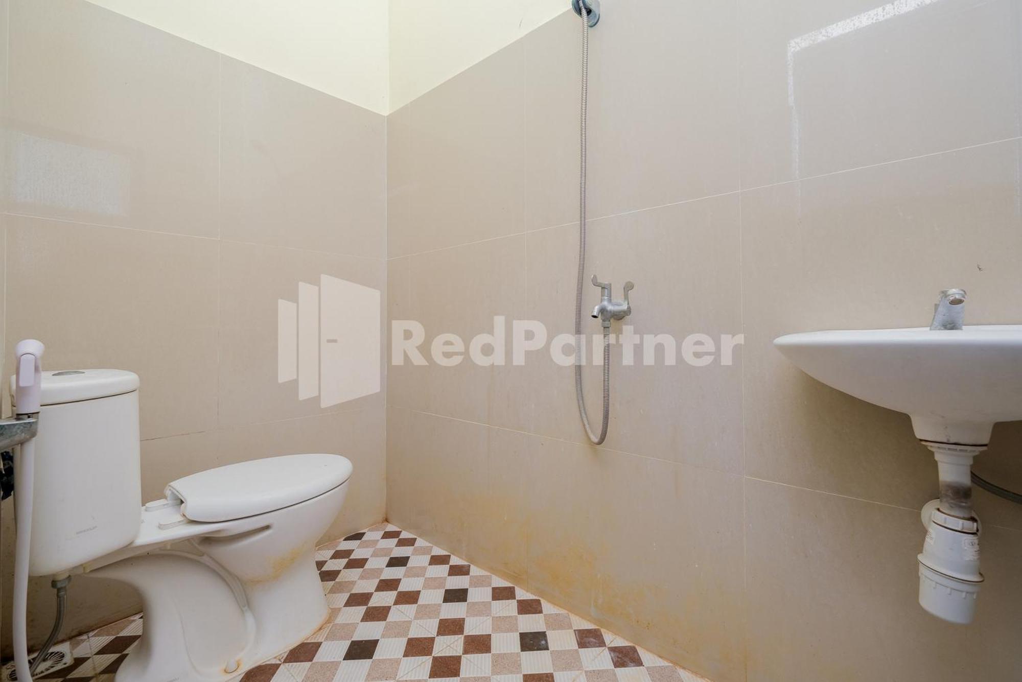 Grand Kencana Guesthouse Syariah Near Wisata Bahari Lamongan Paciran Екстериор снимка