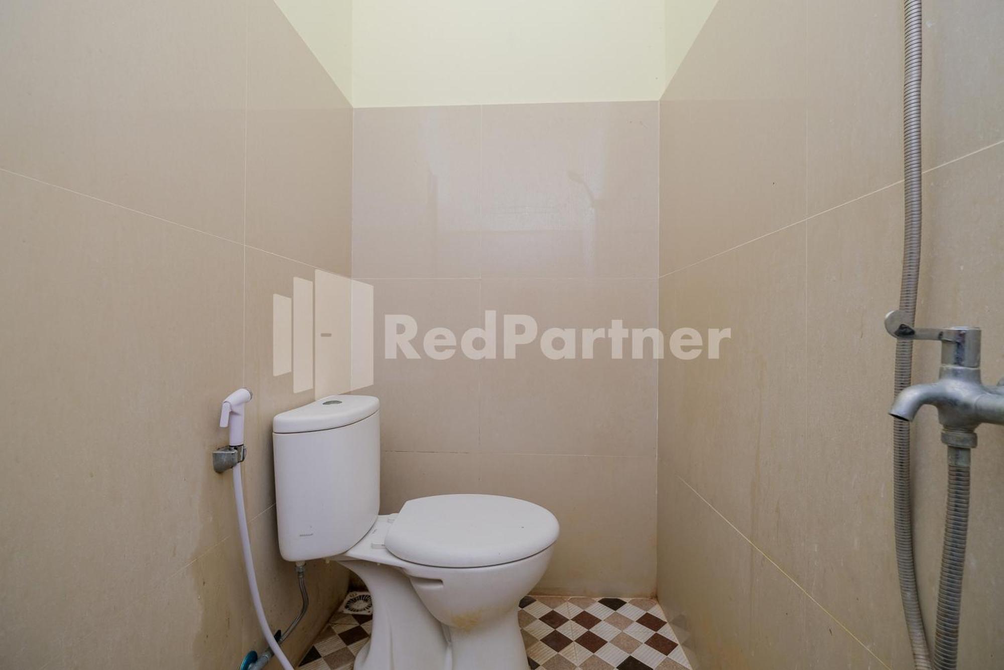 Grand Kencana Guesthouse Syariah Near Wisata Bahari Lamongan Paciran Екстериор снимка