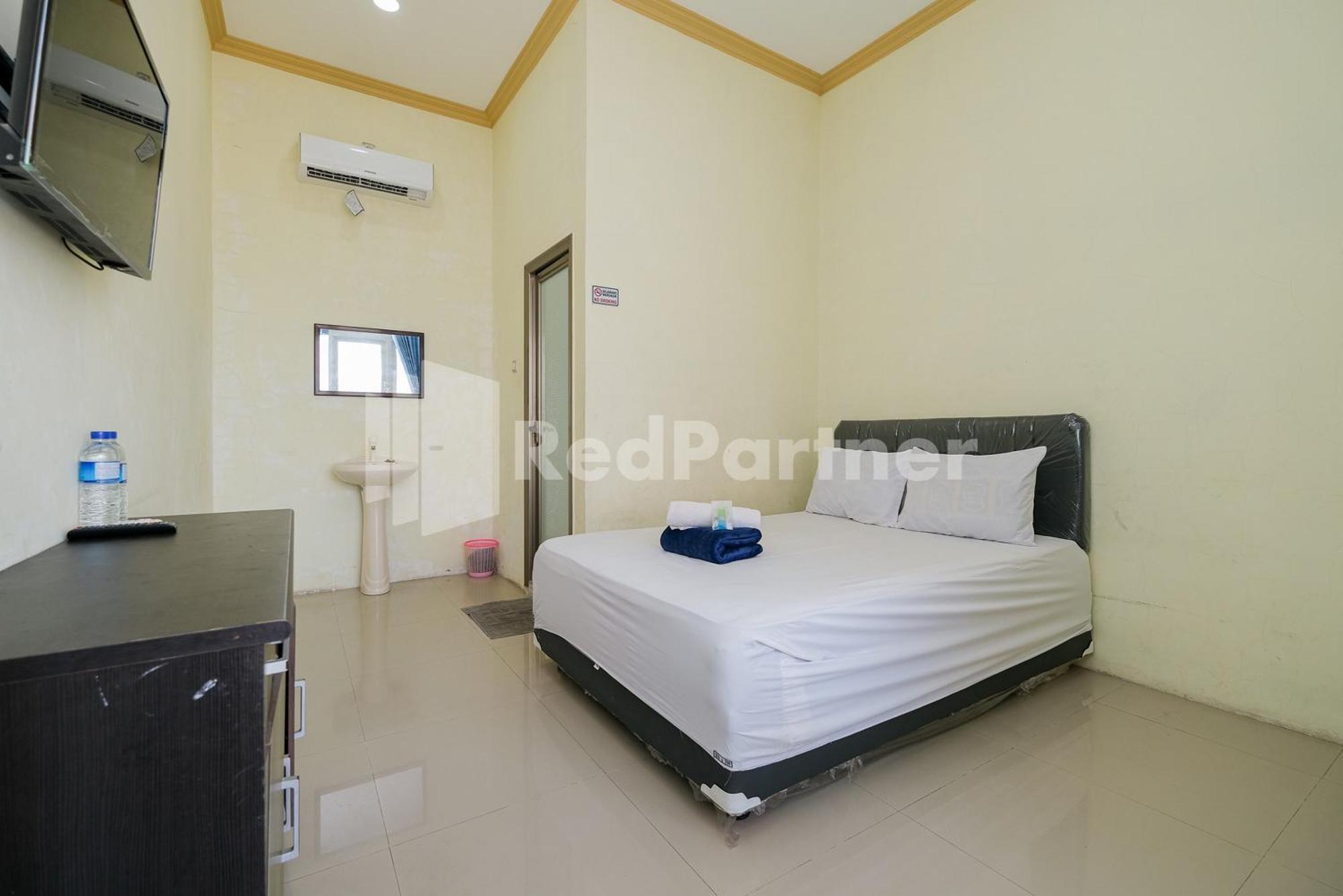 Grand Kencana Guesthouse Syariah Near Wisata Bahari Lamongan Paciran Екстериор снимка