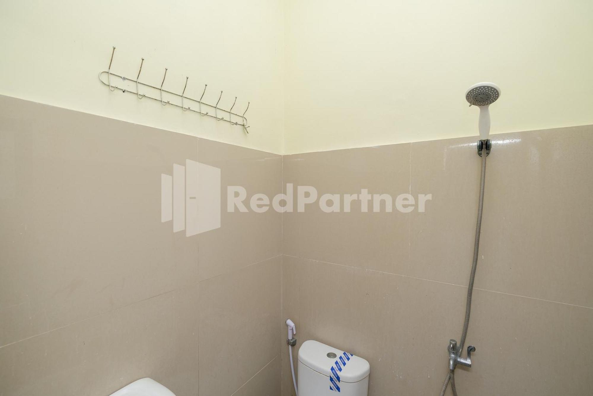 Grand Kencana Guesthouse Syariah Near Wisata Bahari Lamongan Paciran Екстериор снимка