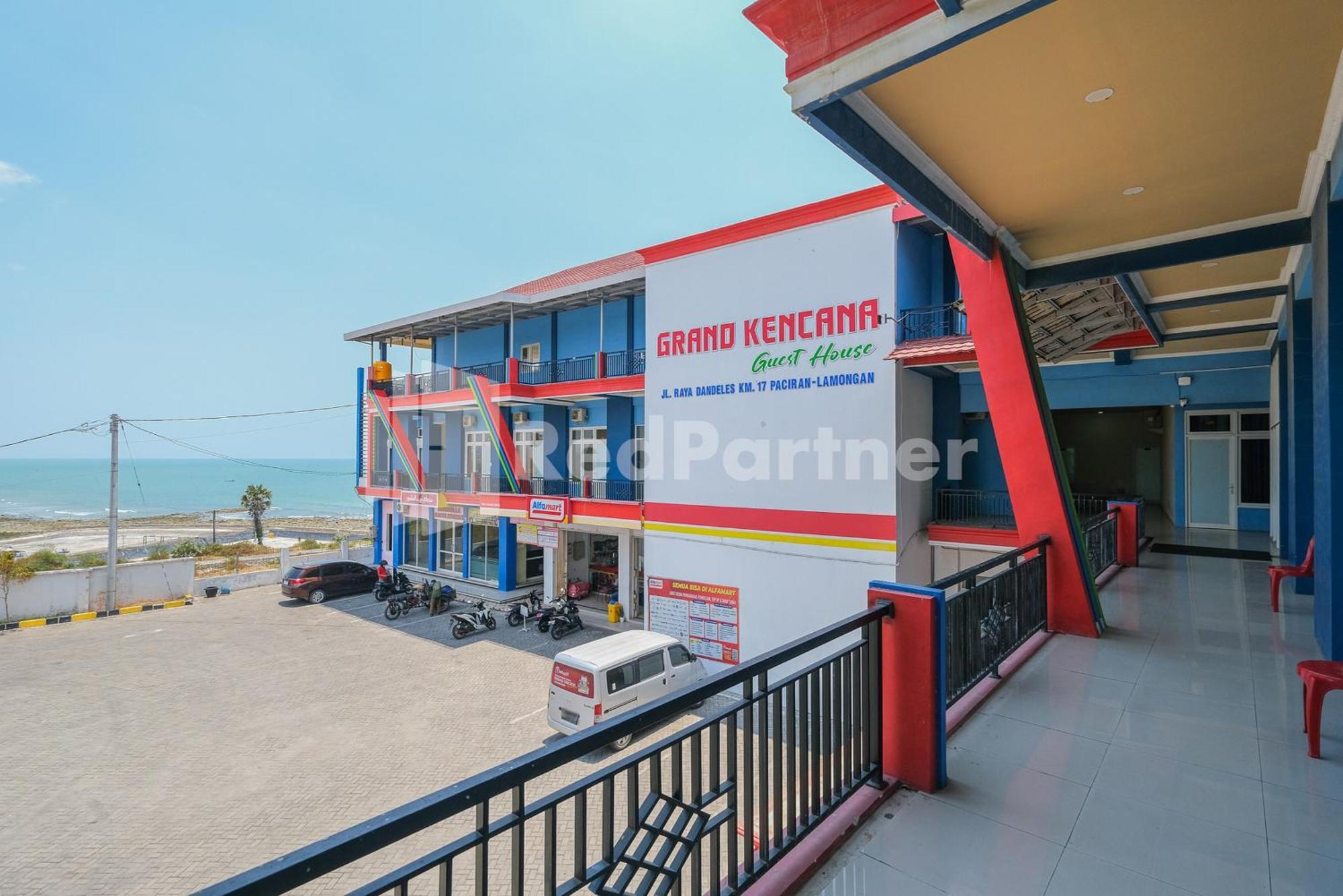 Grand Kencana Guesthouse Syariah Near Wisata Bahari Lamongan Paciran Екстериор снимка